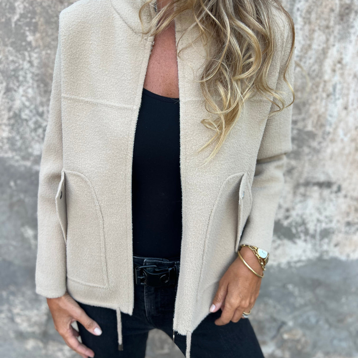 Amalyn™ | Elegancka Kurtka Damska z Regulowanym Fasonem